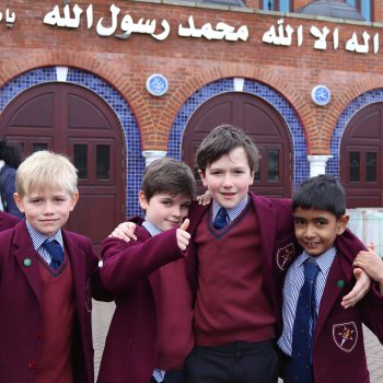 children from a private school in Bucks visiting a mosque